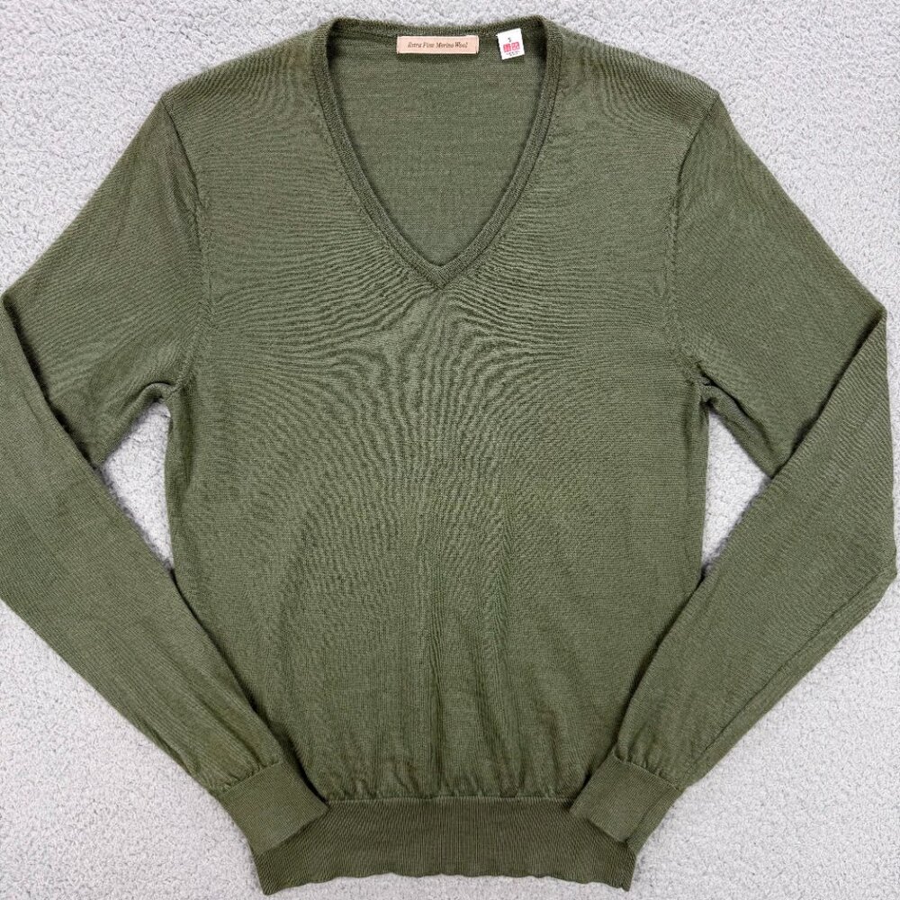Uniqlo Sweater Mens Small S Olive Green V Neck Merino Wool Knit Long Sleeve